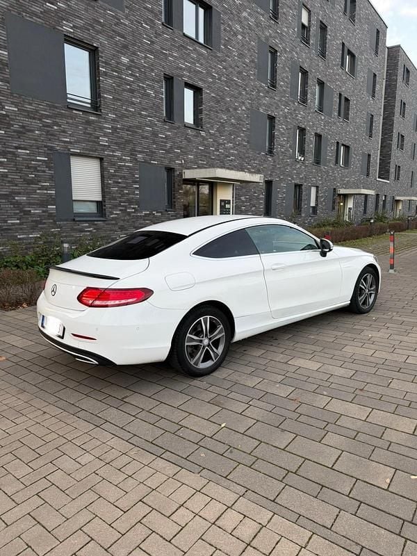 Weiß Gebraucht 2016 Mercedes C180 Coupé | 17.800 € (Guter Preis) - Bild 1/4