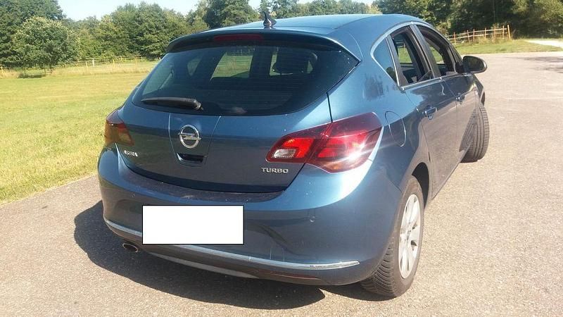 Gebraucht Opel Astra Exklusiv 140 PS (102 kW) 2015 Blau Limousine