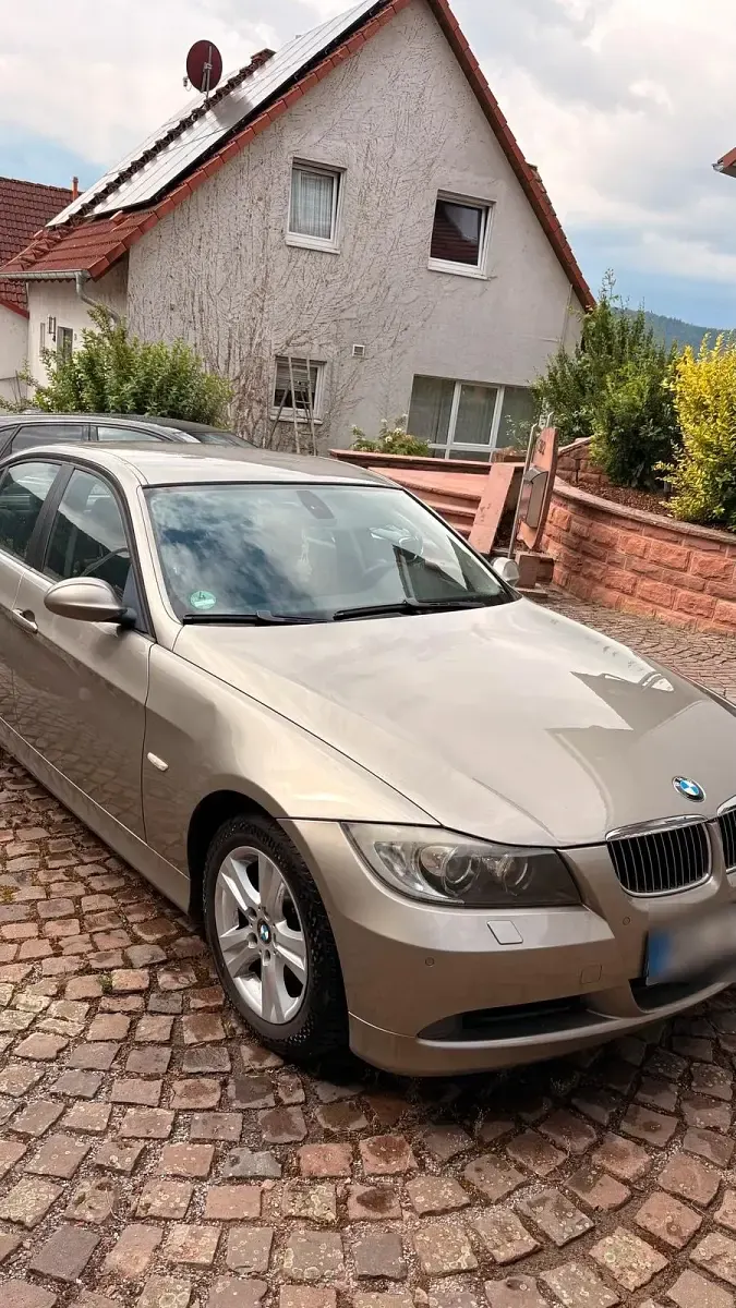 Gebraucht BMW 320 150 PS (110 kW) 2007 Gold Limousine