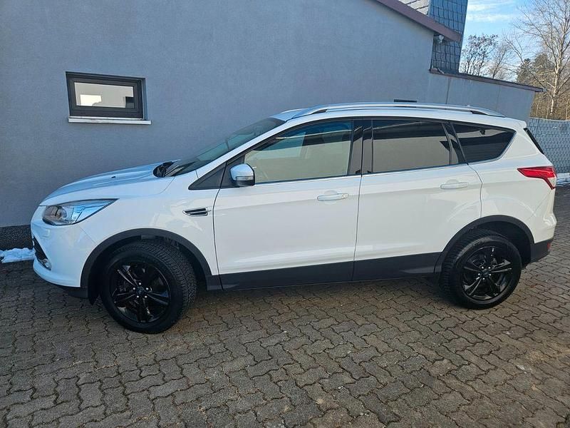 Gebraucht Ford Kuga Trend 150 PS (110 kW) 2016 Weiß SUV