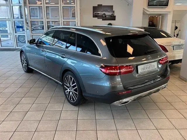 Gebraucht Mercedes E220 All-Terrain 194 PS (142 kW) 2021 Grau (selenitgrau) Kombi