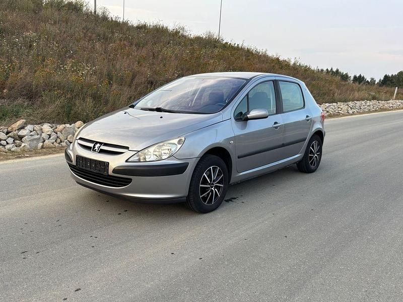 Farbe grau sidobre/metallicla Gebraucht 2004 Peugeot 307 Filou Limousine | 3.499 € (Teuer) - Bild 1/4