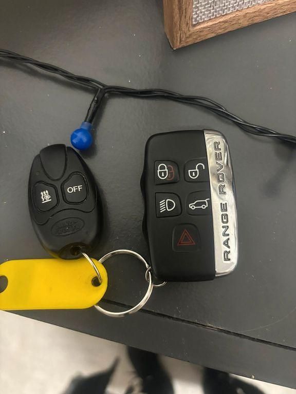 Weiß Gebraucht 2018 Land Rover Range Rover evoque SE SUV | 19.700 € (Fairer Preis) - Bild 1/4