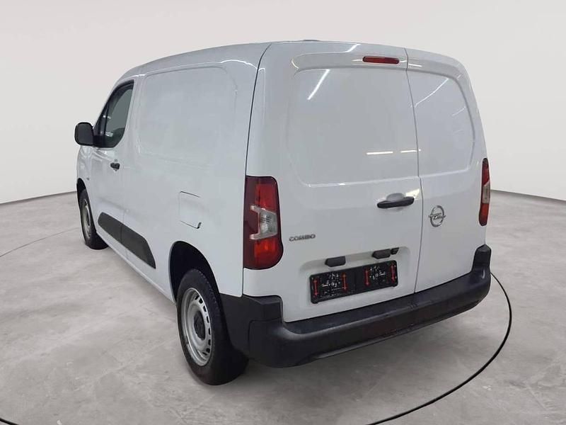 Gebraucht Opel Combo 102 PS (75 kW) 2024 Kaolin weiß Van