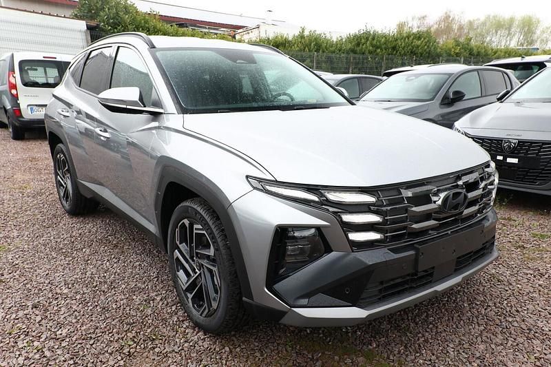 Neu Hyundai Tucson 215 PS (158 kW) 2025 Shimmering silver metallic shimmering silver metallic SUV