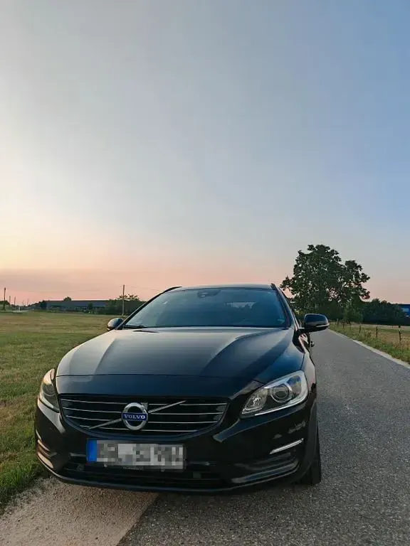 Gebraucht Volvo V60 Linje Svart 150 PS (110 kW) 2016 Schwarz Kombi