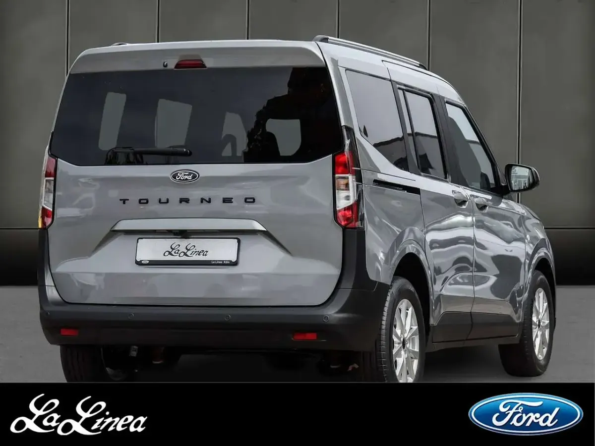 Gebraucht Ford Tourneo Courier Titanium 125 PS (91 kW) 2025 Solarsilber metallic Van / Kleinbus