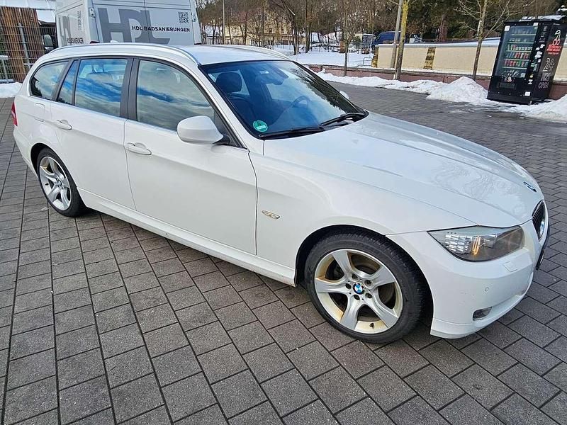 Gebraucht BMW 320 Comfort Edition 184 PS (135 kW) 2011 Weiß Kombi