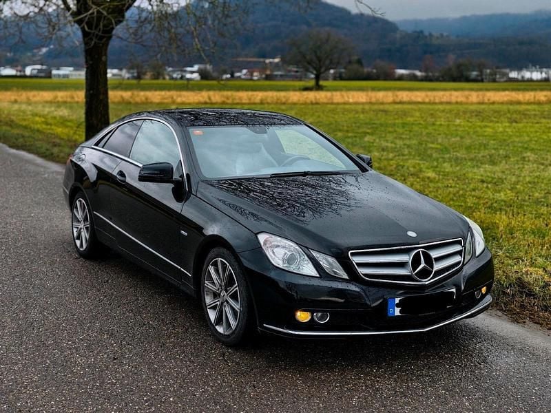 Gebraucht Mercedes E250 204 PS (150 kW) 2010 Schwarz Coupé