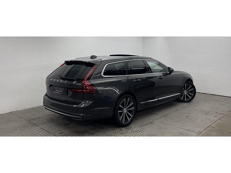 Gebraucht Volvo V90 455 PS (334 kW) 2022 Platinum grau (metallic) Kombi
