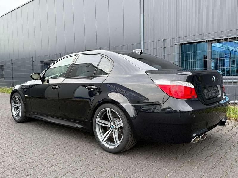 Second-hand BMW M5 Performance 507 CP (372 kW) 2006 Negru Berlinǎ