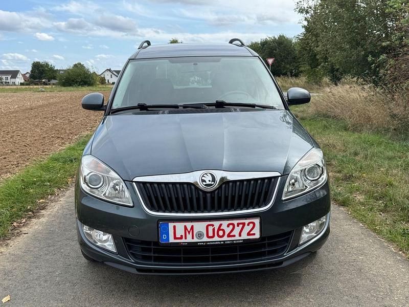 Grau Gebraucht 2014 Skoda Roomster Fresh Kombi | 3.999 € (Guter Preis) - Bild 1/4