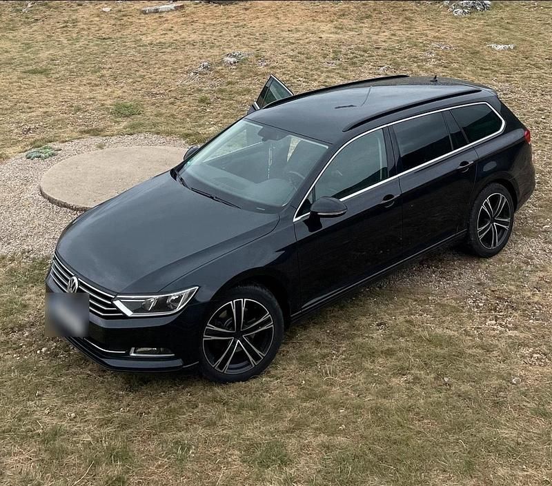 Schwarz Gebraucht 2018 VW Passat Comfortline Kombi | 12.000 € (Fairer Preis) - Bild 1/4