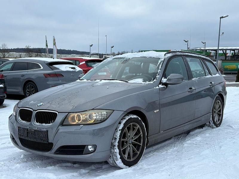 Grau Gebraucht 2010 BMW 318 Comfort Edition Kombi | 2.480 € (Superpreis) - Bild 1/4