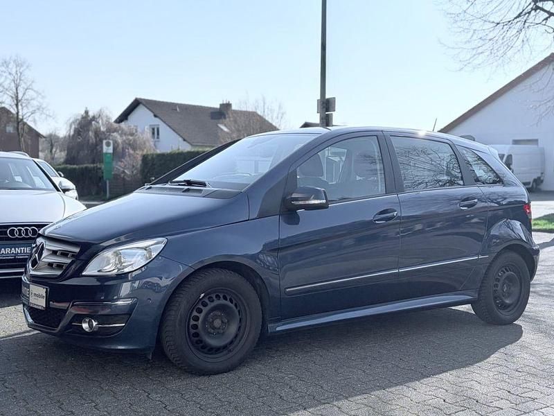 Gebraucht Mercedes B180 109 PS (80 kW) 2010 Blau Van / Kleinbus