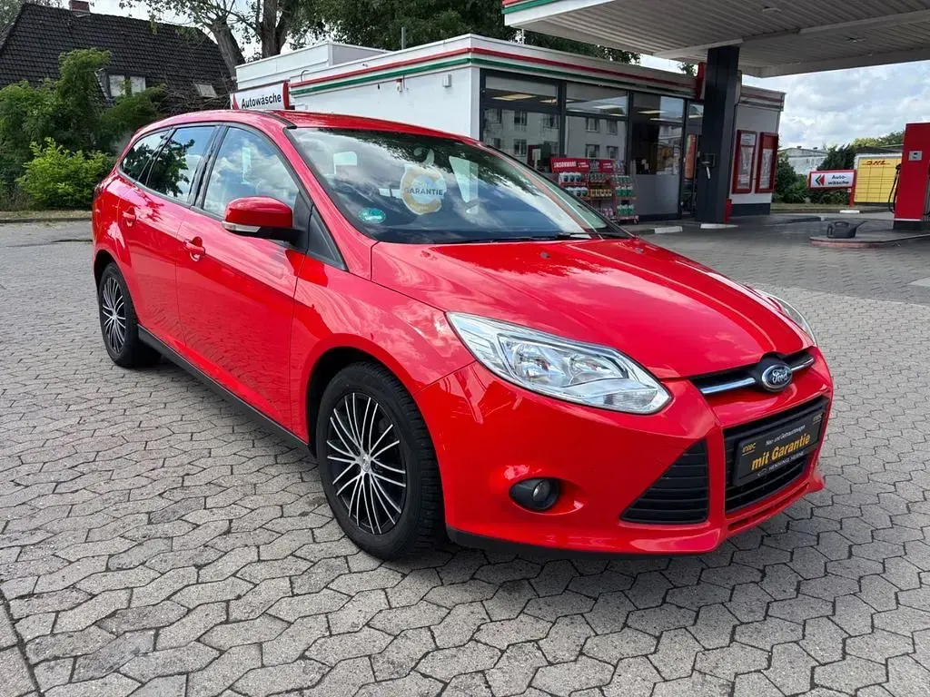 Gebraucht Ford Focus 125 PS (91 kW) 2013 Rot Limousine