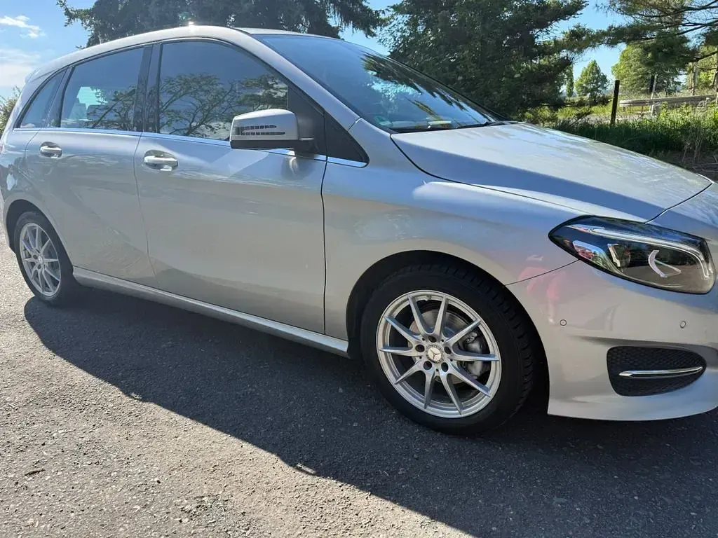 Gebraucht Mercedes B180 Urban 109 PS (80 kW) 2015 Silber Kleinwagen