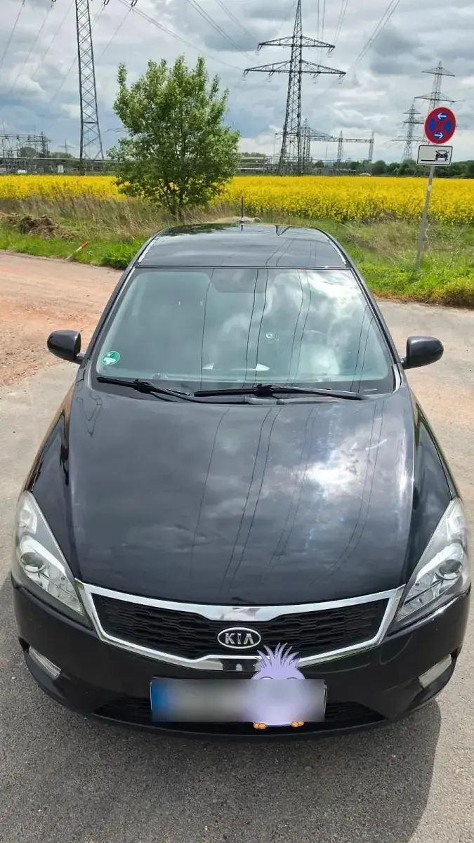 Gebraucht Kia Ceed 109 PS (80 kW) 2011 Schwarz Kleinwagen