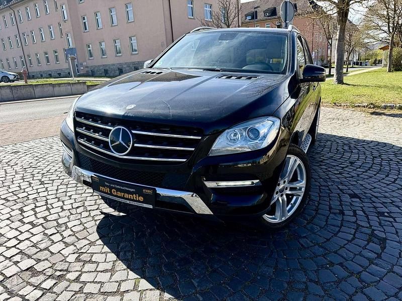 Gebraucht Mercedes ML250 204 PS (150 kW) 2012 Obsidianschwarz  metalliclack SUV