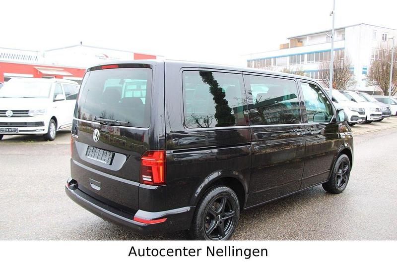 Gebraucht VW Multivan Trendline 150 PS (110 kW) 2020 Deep black perleffekt Van