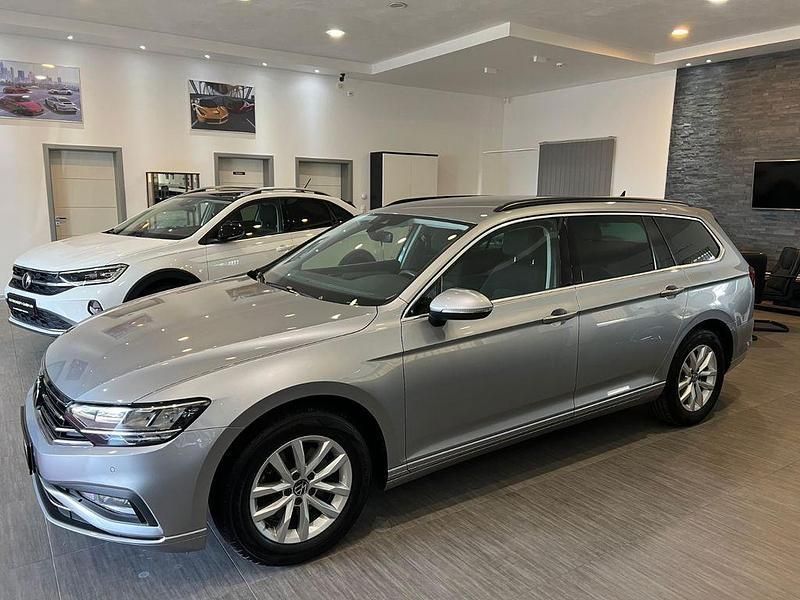Silber Gebraucht 2021 VW Passat Limousine | 18.985 € (Fairer Preis) - Bild 1/4