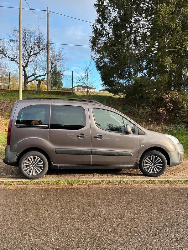 Gebraucht Peugeot TePee 120 PS (88 kW) 2015 Braun Kombi