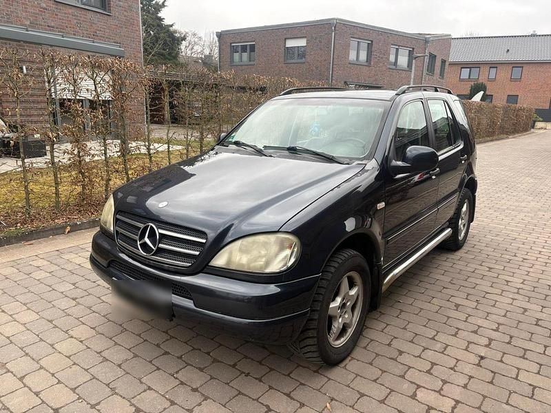 Gebraucht Mercedes ML320 218 PS (160 kW) 2000 Schwarz SUV