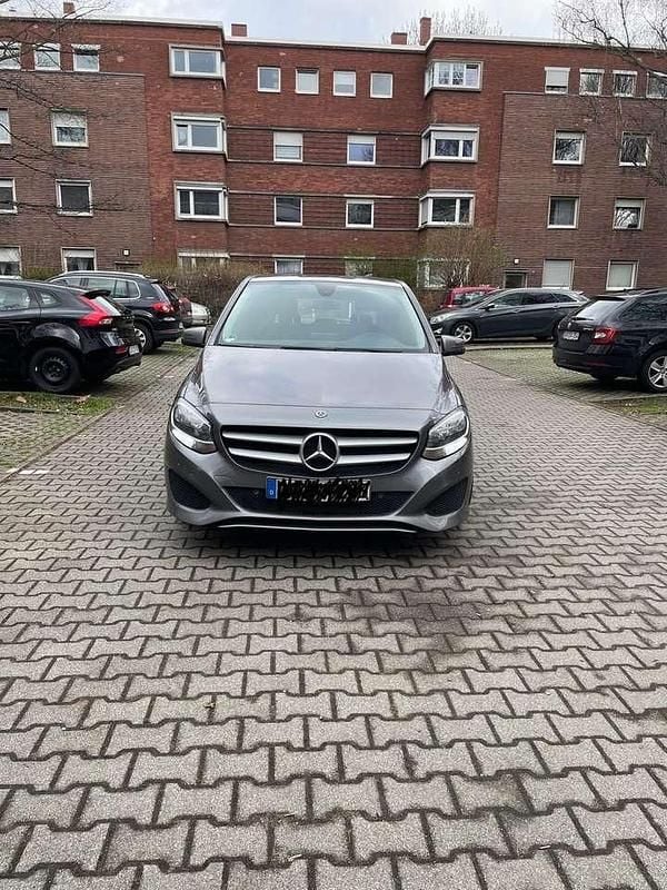 Gebraucht Mercedes B180 Sport Edition 109 PS (80 kW) 2017 Grau Kleinwagen