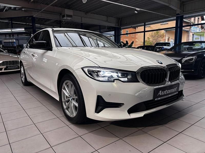 Weiß Gebraucht 2020 BMW 330 Advantage Limousine | 25.490 € (Fairer Preis) - Bild 1/4
