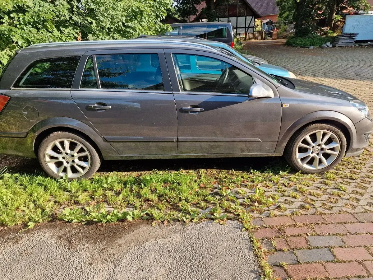 Gebraucht Opel Astra Selection 110 PS (80 kW) 2009 Grau Limousine