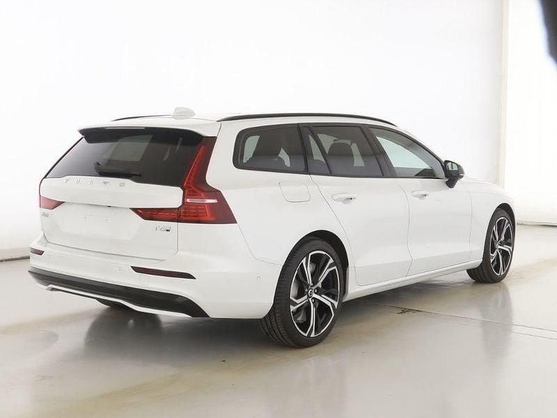 Gebraucht Volvo V60 Plus 398 PS (292 kW) 2025 Crystal white pearl / metallic Kombi