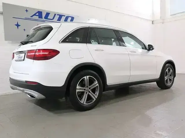 Gebraucht Mercedes GLC250 204 PS (150 kW) 2017 Polarweiss  unilack SUV