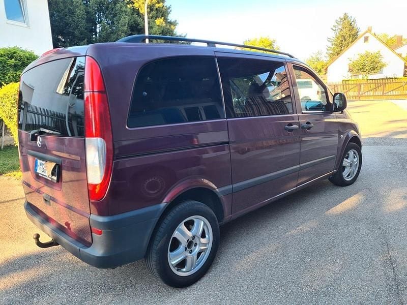 Rot Gebraucht 2006 Mercedes Vito Van / Kleinbus | 4.300 € (Fairer Preis) - Bild 1/4