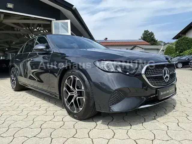 Gebraucht Mercedes E220 197 PS (144 kW) 2025 Grau Limousine