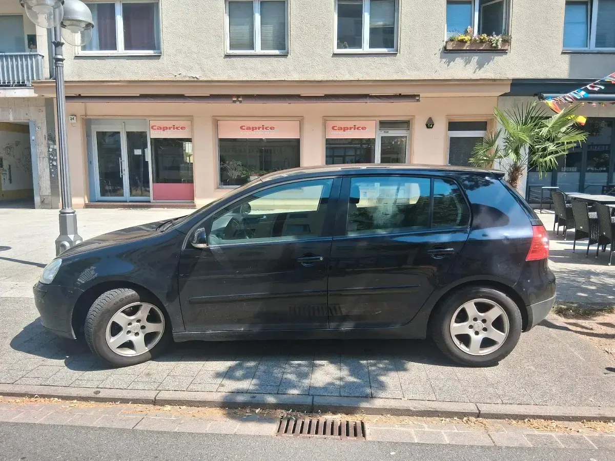 Gebraucht VW Golf V 102 PS (75 kW) 2004 Schwarz Kleinwagen