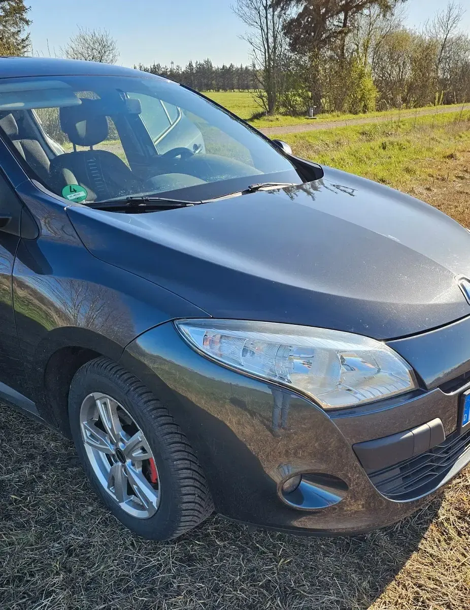 Gebraucht Renault Mégane 101 PS (74 kW) 2011 Blau Limousine