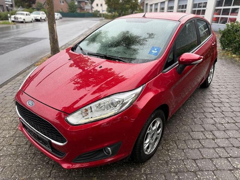 Rot Gebraucht 2016 Ford Fiesta Trend Kleinwagen | 5.299 € (Guter Preis) - Bild 1/4