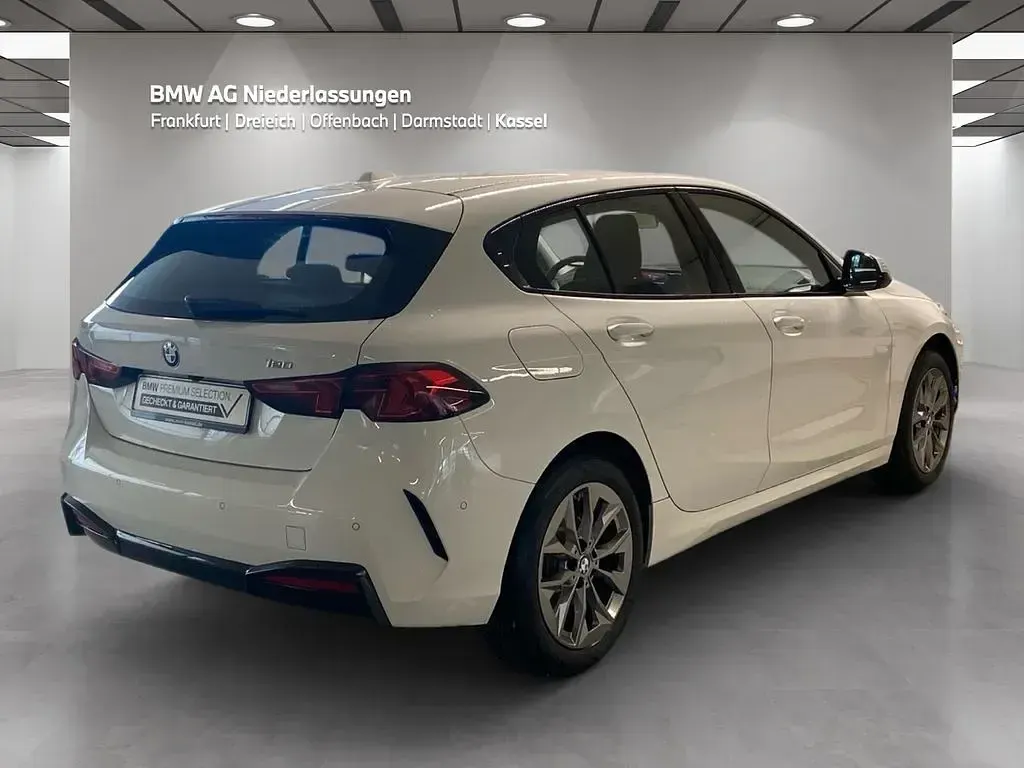 Używany BMW 120 Shadowline 156 KM (114 kW) 2025 Biały Hatchback