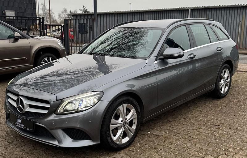 Grau Gebraucht 2019 Mercedes C200 Kombi | 20.999 € (Guter Preis) - Bild 1/4