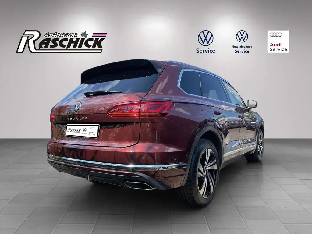 Gebraucht VW Touareg Atmosphere 286 PS (210 kW) 2022 Malbec red (rot) SUV