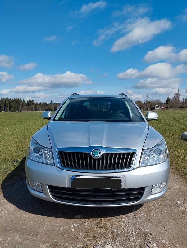 Gebraucht Skoda Octavia 122 PS (89 kW) 2011 Silber Kombi