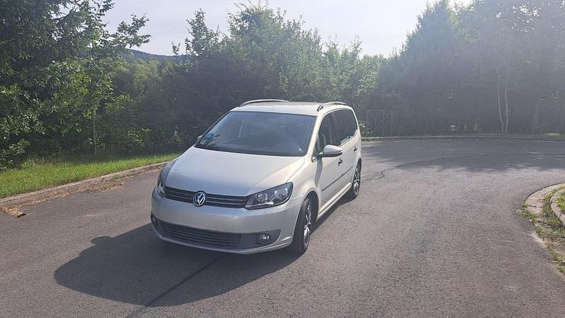 Grau Gebraucht 2011 VW Touran Van / Kleinbus | 4.090 € (Superpreis) - Bild 1/4