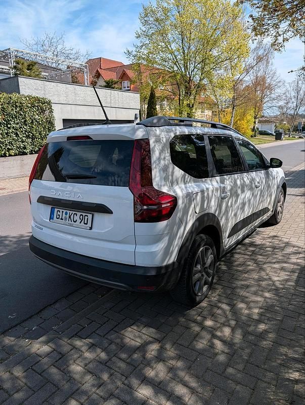 Gebraucht Dacia Jogger 101 PS (74 kW) 2023 Weiß Van / Kleinbus