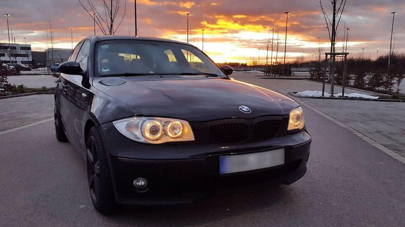Gebraucht BMW 118 122 PS (89 kW) 2005 Schwarz Kleinwagen