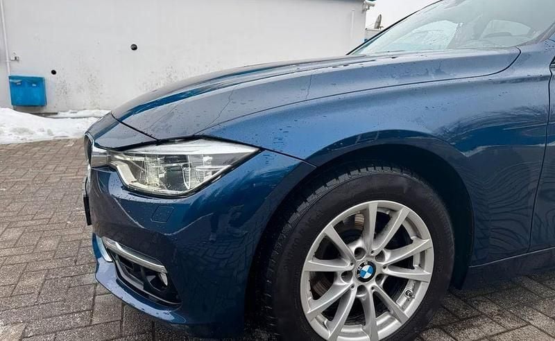 Gebraucht BMW 320 184 PS (135 kW) 2017 Blau Limousine