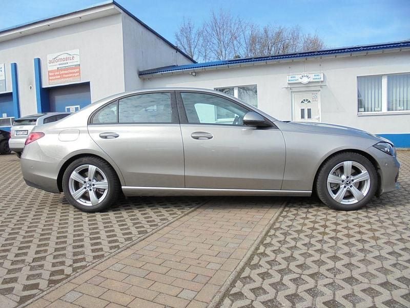 Gebraucht Mercedes C220 200 PS (147 kW) 2022 Silber Limousine