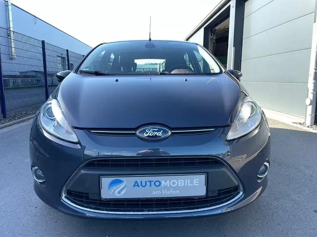 Gebraucht Ford Fiesta Titanium 120 PS (88 kW) 2011 Grau Limousine