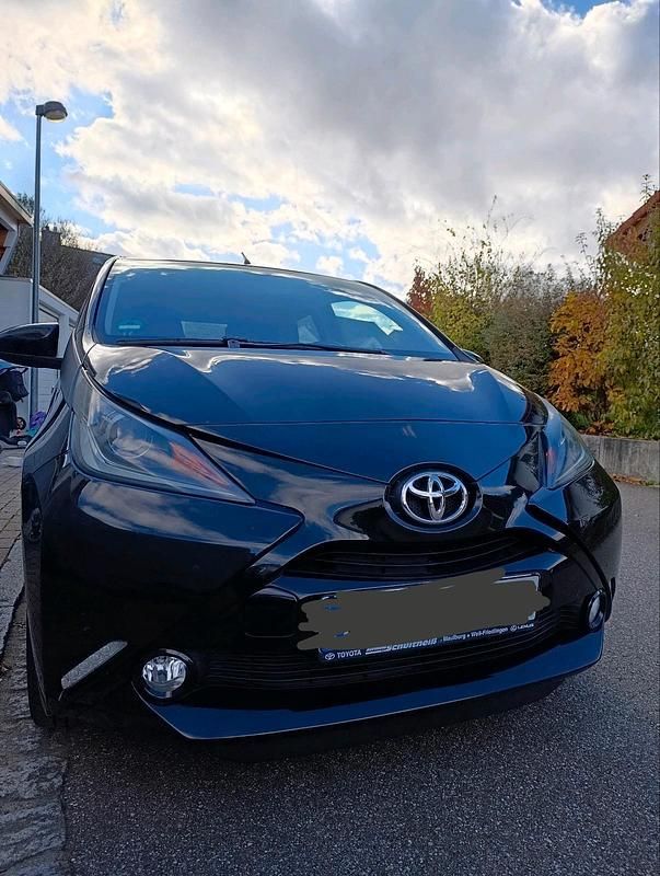 Schwarz Gebraucht 2015 Toyota Aygo Kleinwagen | 5.990 € (Guter Preis) - Bild 1/4