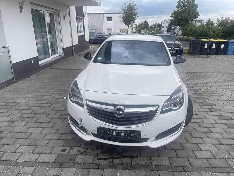 Weiß Gebraucht 2015 Opel Insignia Innovation Limousine | 4.300 € (Guter Preis) - Bild 1/4