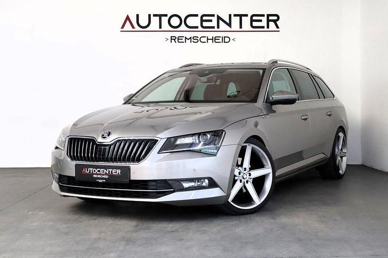 Beige Gebraucht 2018 Skoda Superb SportLine Kombi | 18.950 € (Guter Preis) - Bild 1/4